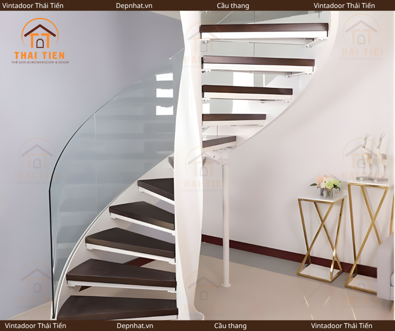 Cầu thang kính cường lực uốn cong
