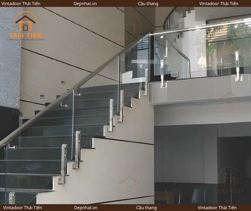 Cầu thang kính tay vịn inox