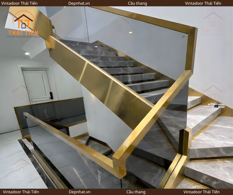 Cầu thang kính tay vịn inox