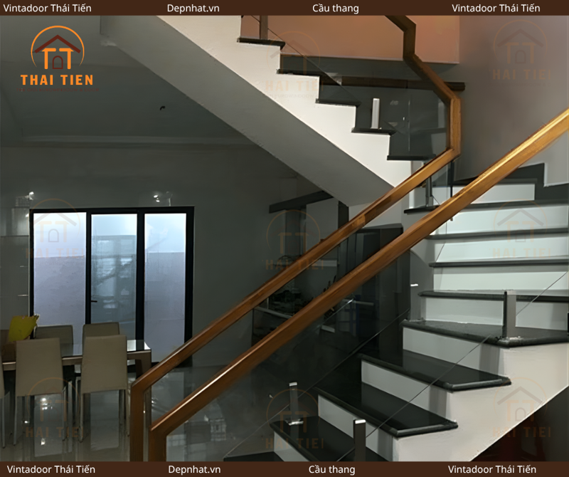 Cầu thang kính trụ ngắn 
