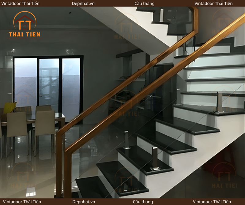 Cầu thang kính trụ ngắn 