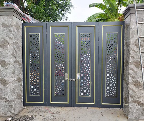Cổng nhôm kính hoa văn CNC