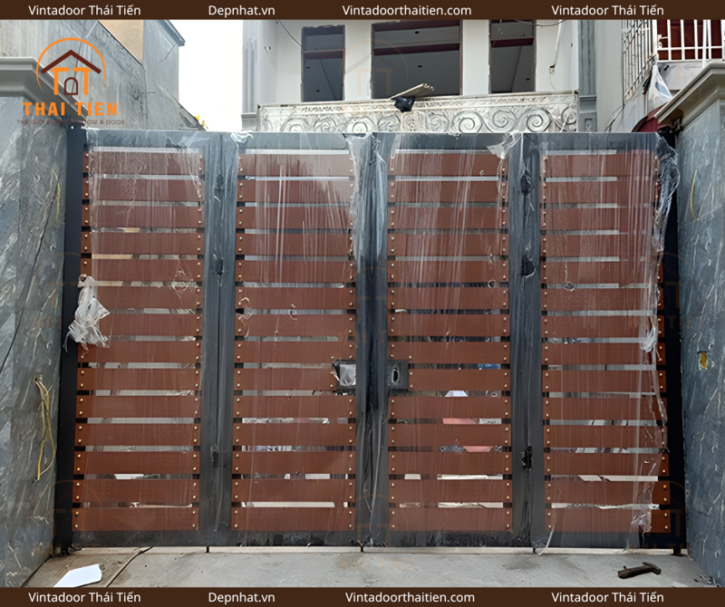 Cổng sắt 4 cánh