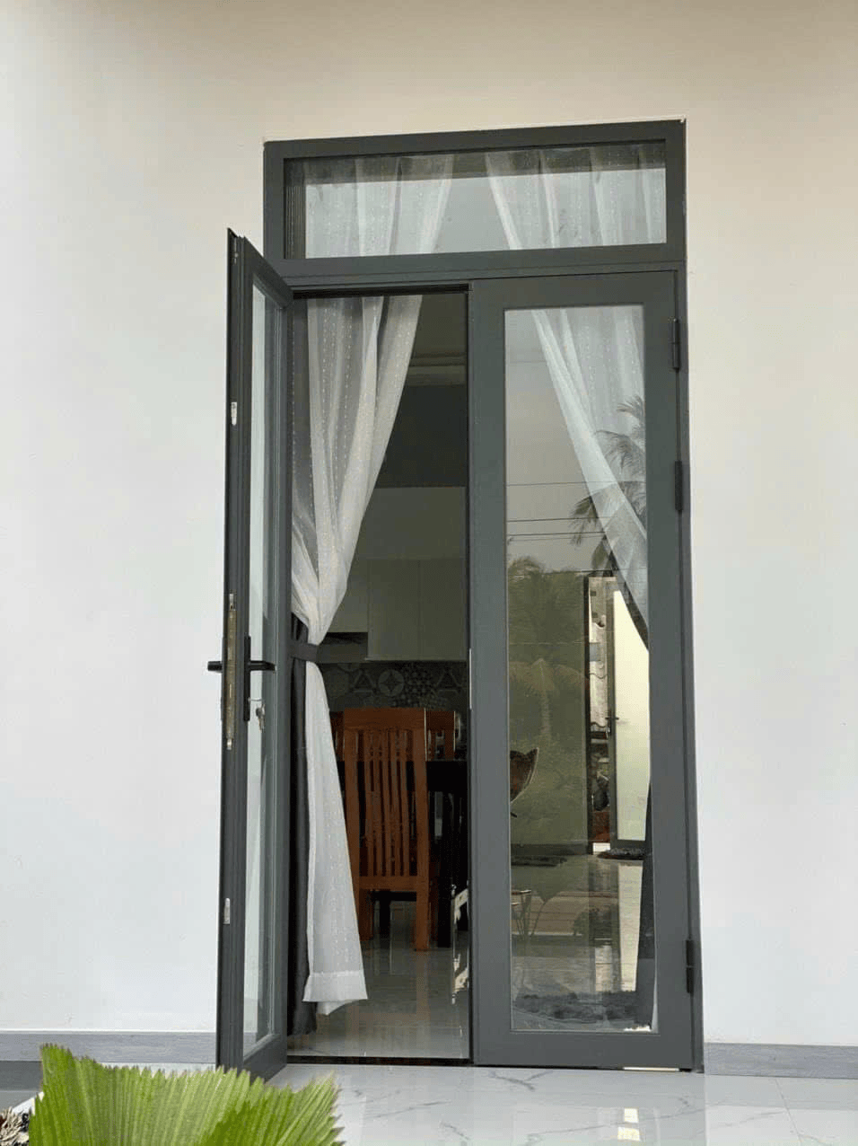 Cửa đi 2 cánh mở quay