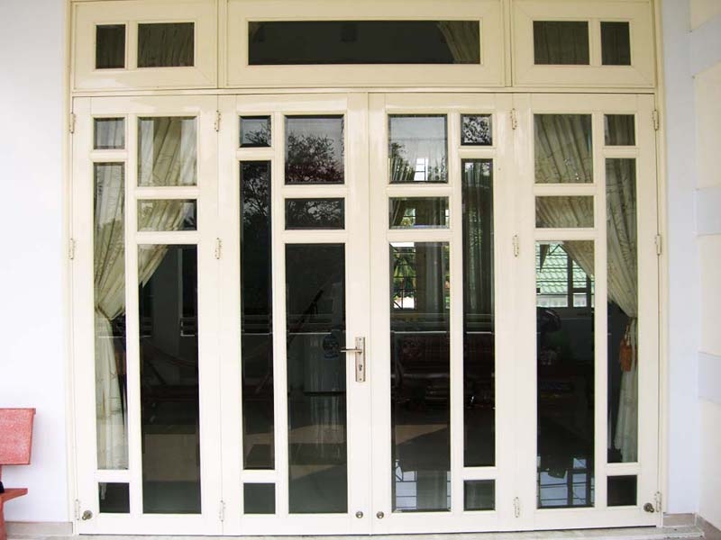 Cửa đi 4 cánh chia đố