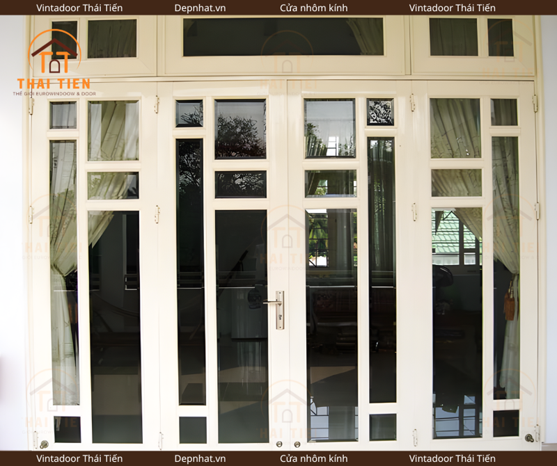 Cửa đi 4 cánh chia đố