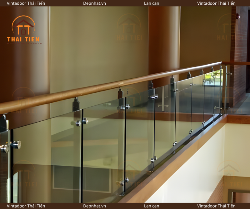 Lan can kính cường lực trụ inox