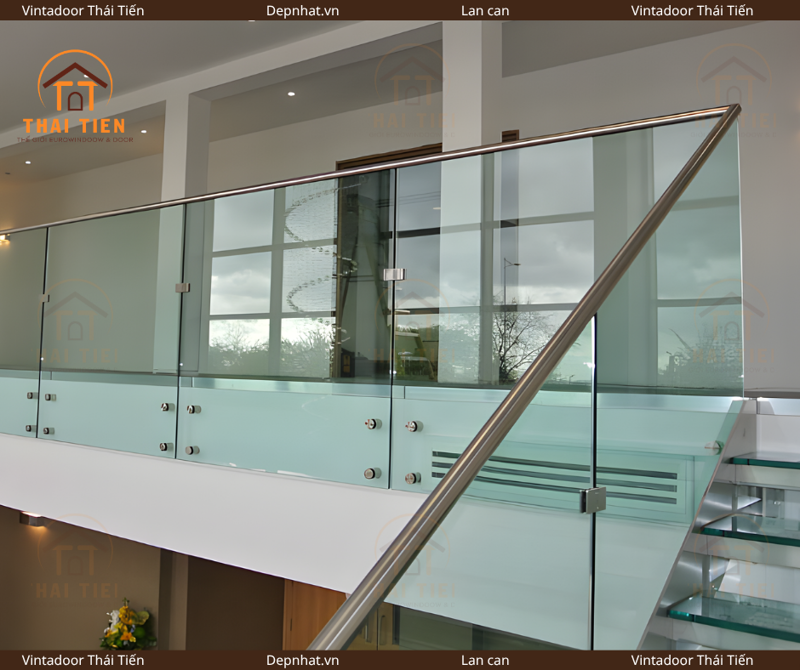 Lan can kính cường lực trụ inox