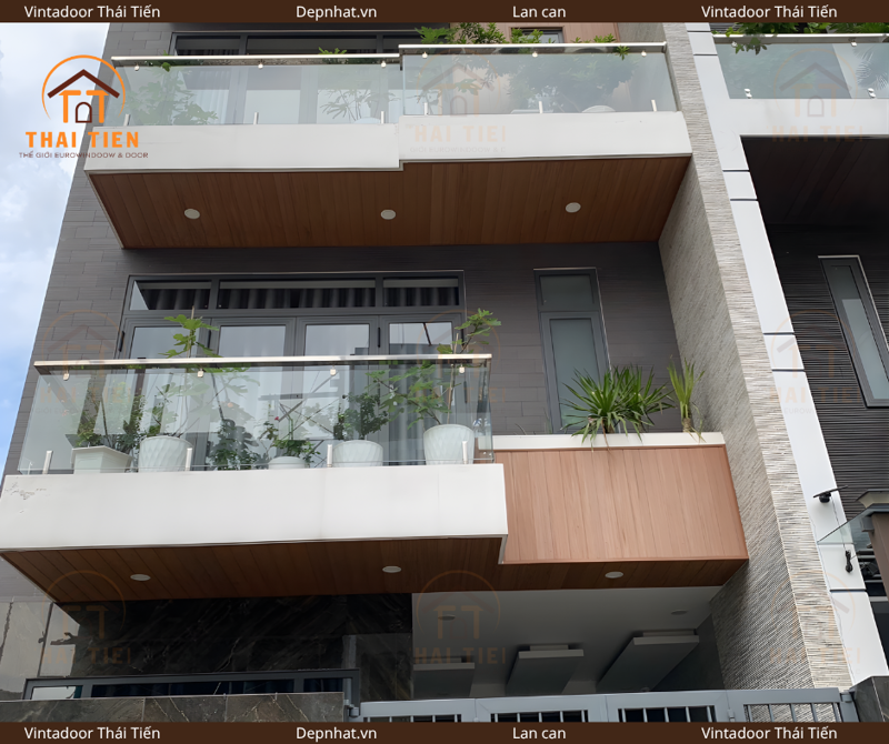 Lan can kính cường lực trụ inox