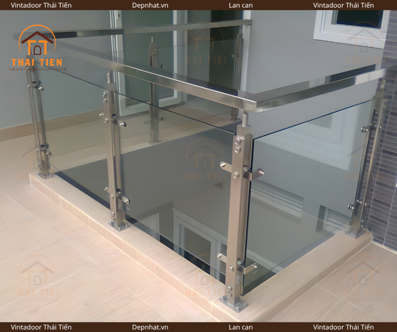 Lan can kính cường lực trụ inox