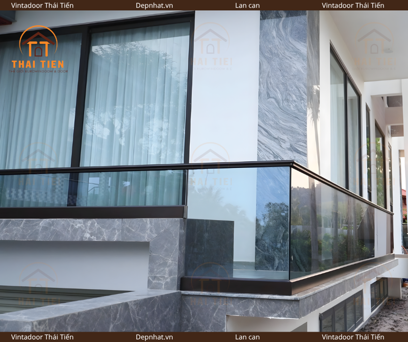 Lan can kính không tay vịn