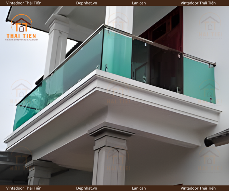 Lan can kính không tay vịn