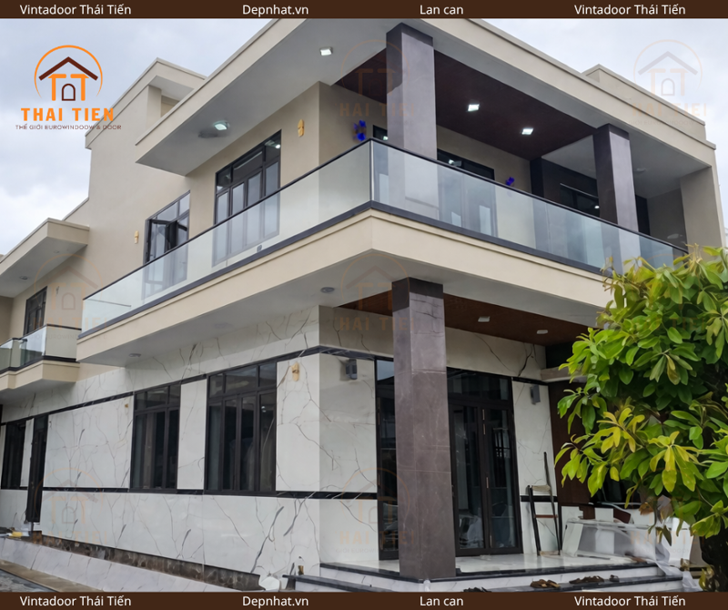 Lan can kính không tay vịn