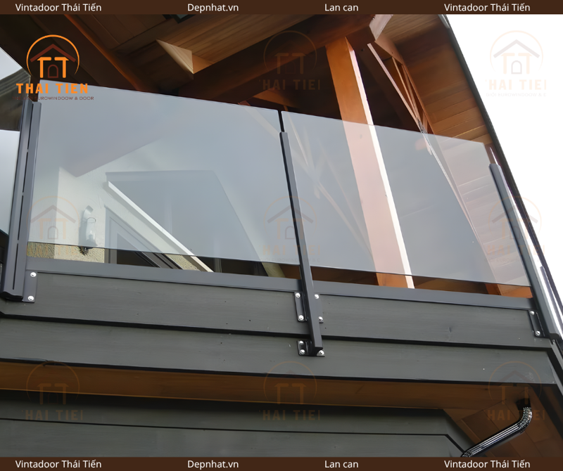 Lan can kính không tay vịn