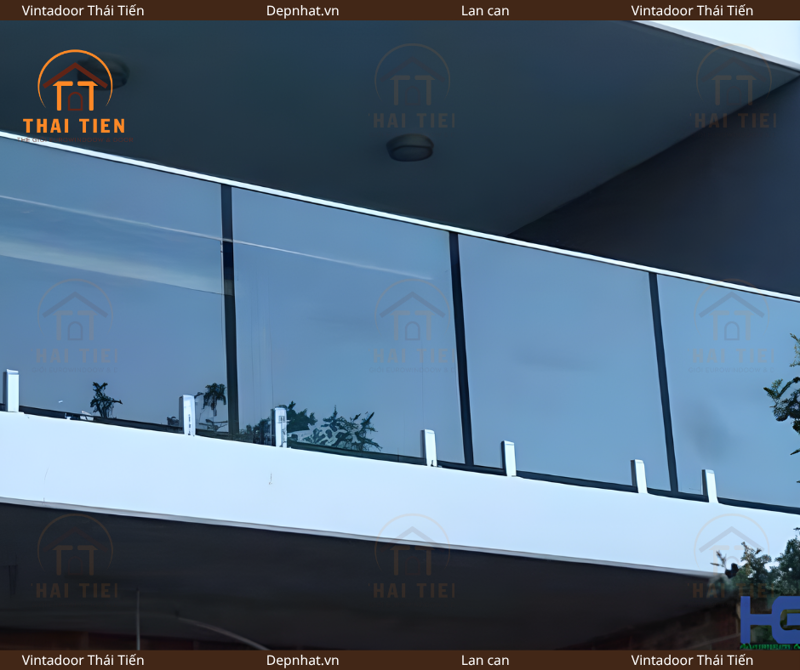 Lan can kính không tay vịn