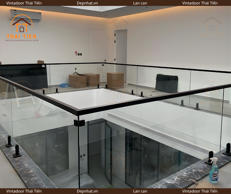 Lan can kính không trụ