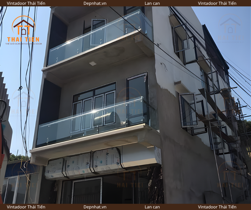 Lan can kính không trụ