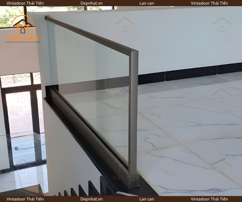 Lan can kính không trụ