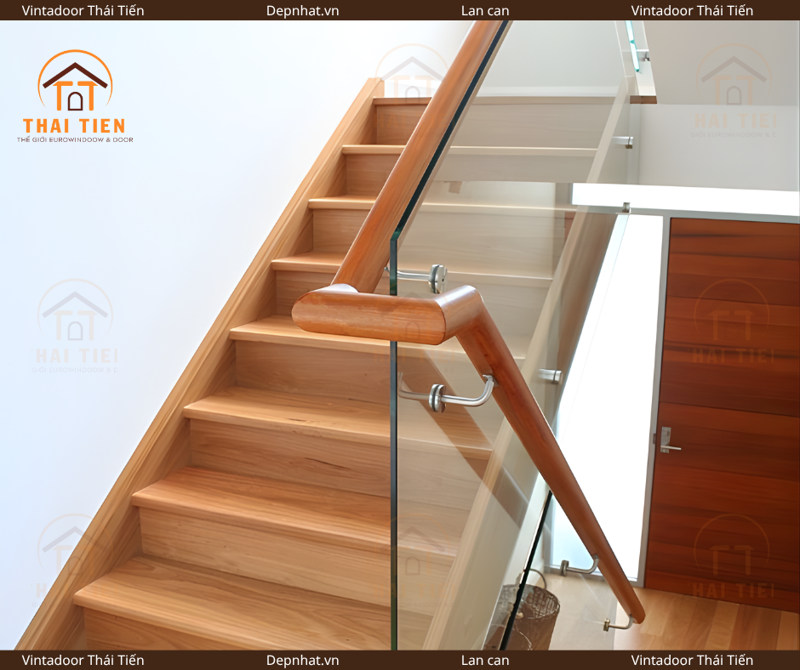 Lan can kính tay vịn gỗ 