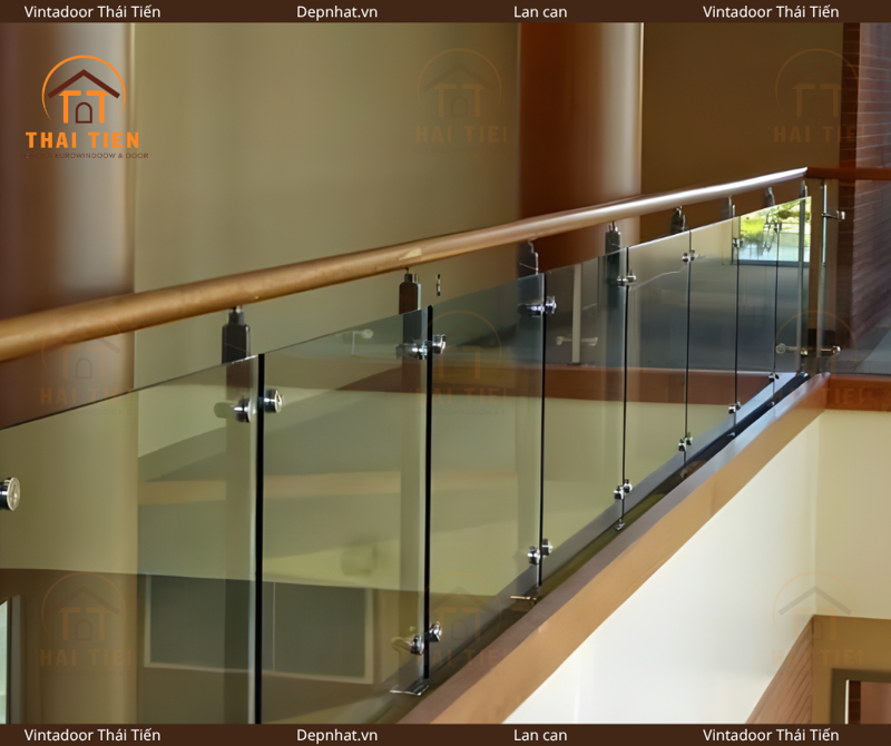 Lan can kính tay vịn gỗ 