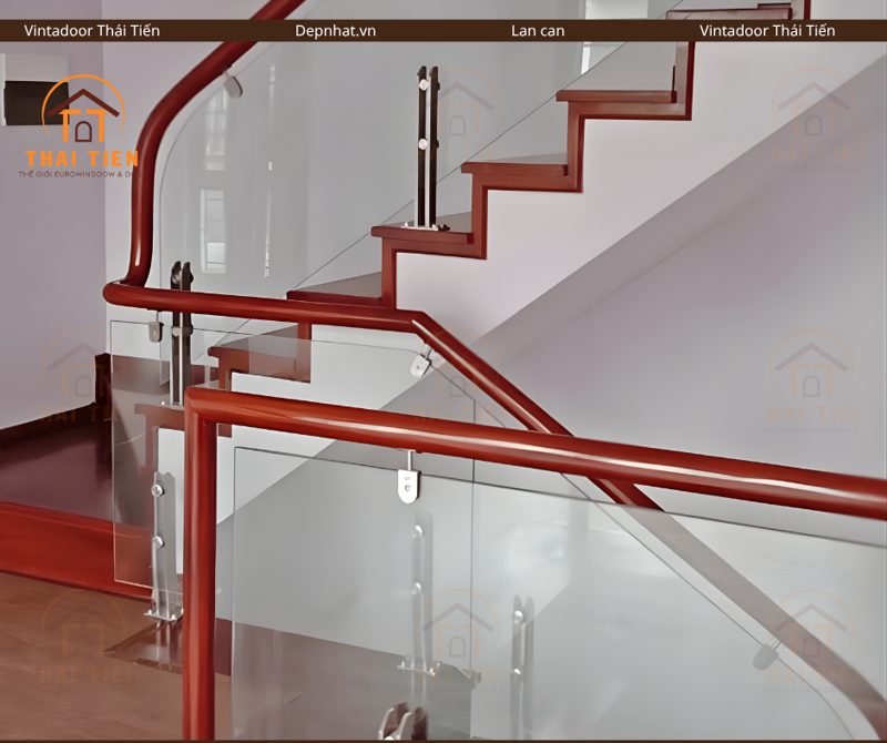 Lan can kính tay vịn gỗ 