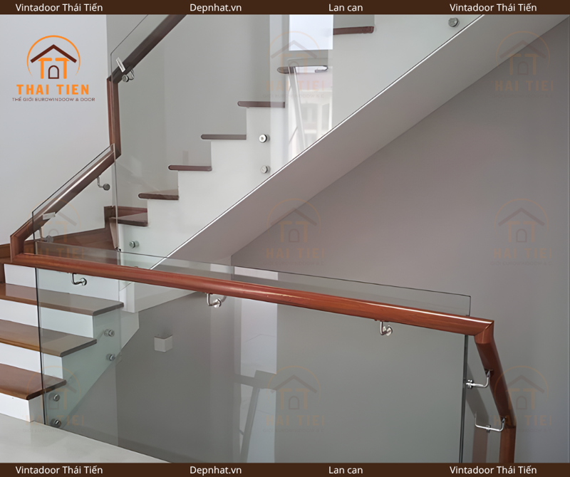 Lan can kính tay vịn gỗ 
