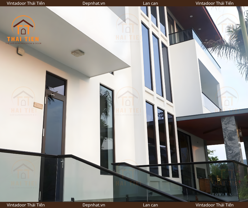 Lan can kính tay vịn nhôm