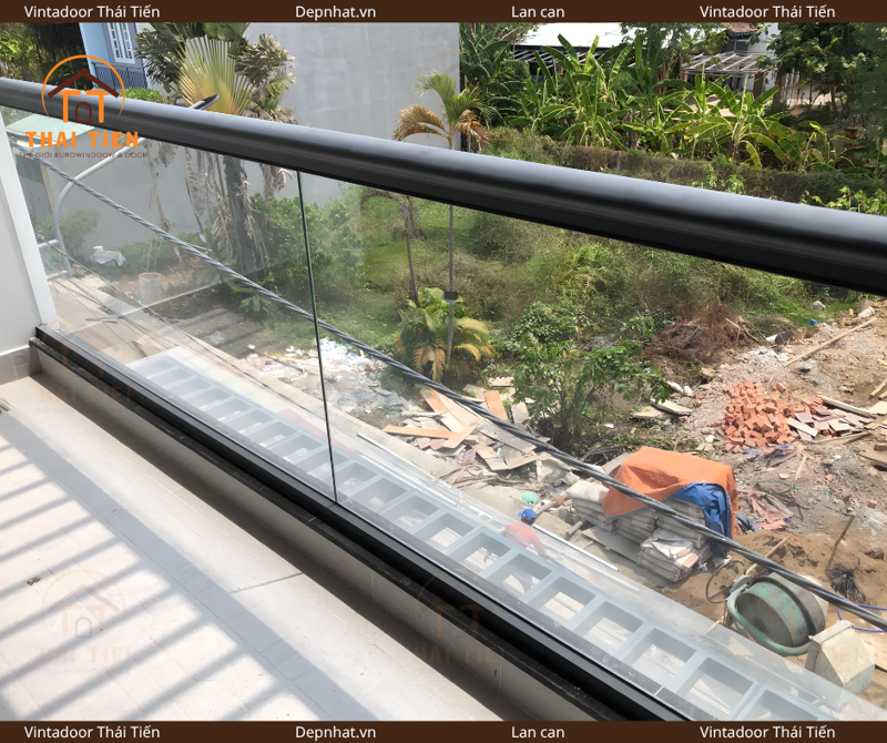 Lan can kính tay vịn nhôm