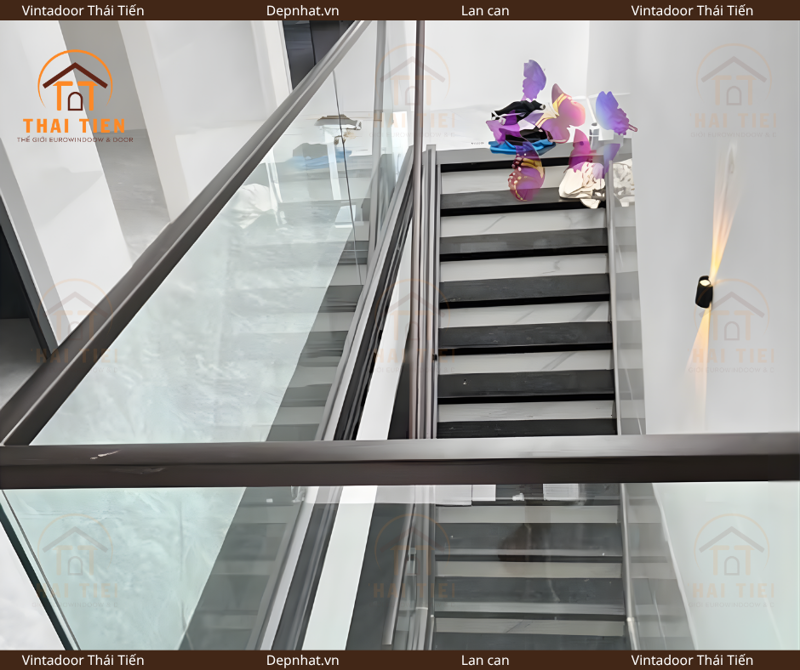 Lan can kính tay vịn nhôm