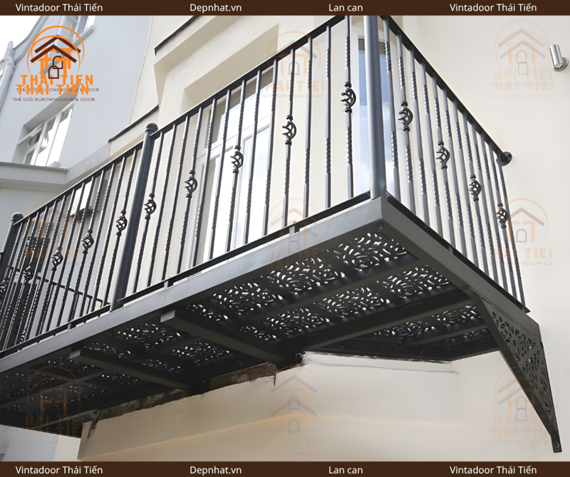 Lan can sắt cổ điển