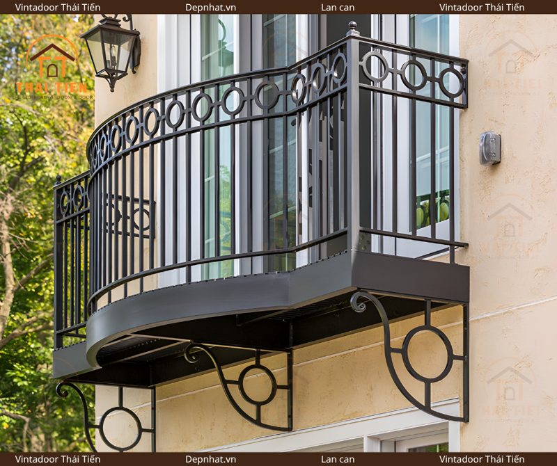 Lan can sắt cổ điển