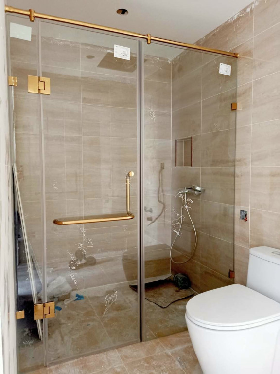 Phòng tắm kính bản lề 180 độ