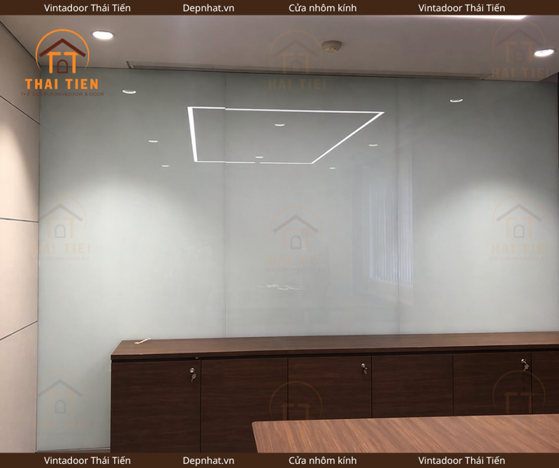 Tấm kính ốp tường