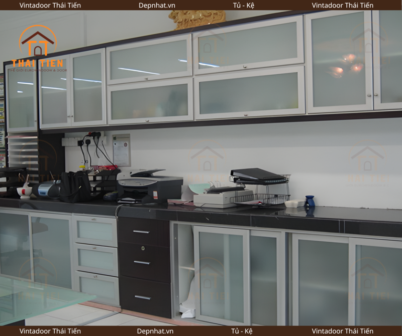 Tủ bếp cánh kính cường lực