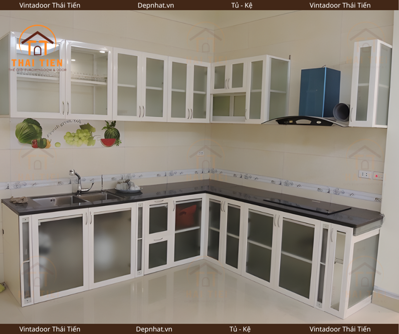 Tủ bếp cánh kính cường lực