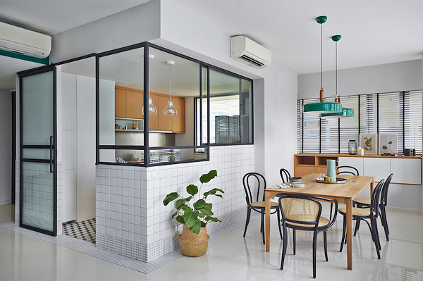 Vách kính ngăn phòng bếp và phòng khách
