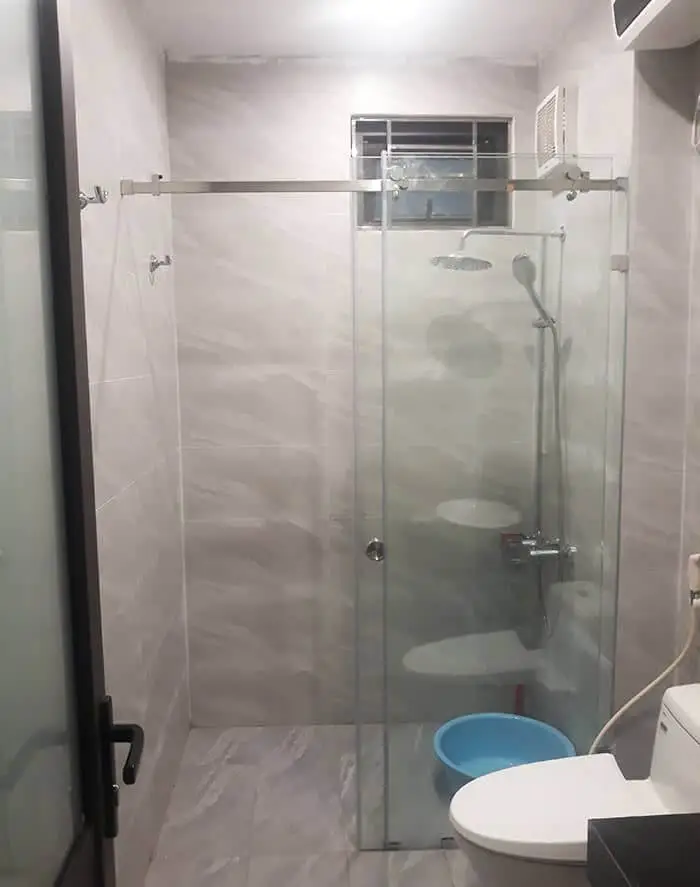Vách tắm kính cửa lùa