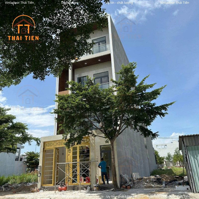 THI CÔNG TRỌN GÓI CỬA NHÔM KÍNH, CỬA SẮT CNC VÀ LAN CAN KÍNH TẠI LONG AN - Ảnh 2