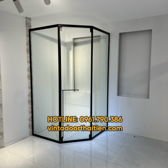 	Vách kính phòng tắm nhỏ