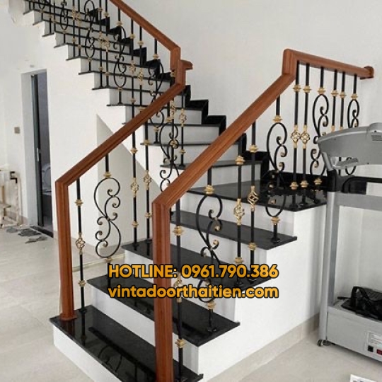 Cầu thang săt tay vịn gỗ mẫu mới