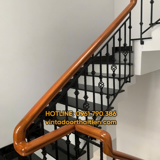 Cầu thang sắt tay vịn gỗ cao cấp
