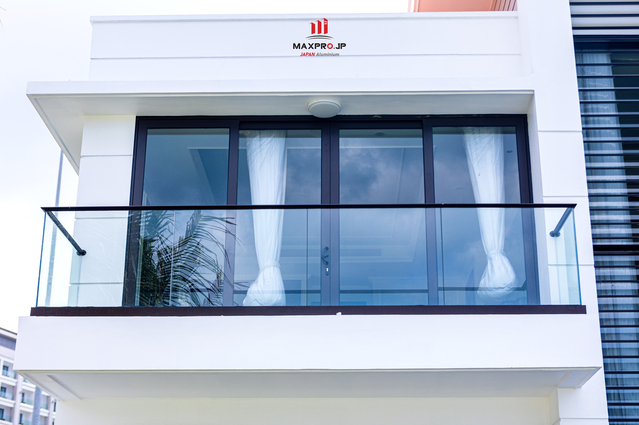 LAN CAN NHÔM KÍNH HIỆN ĐẠI - Ảnh 8