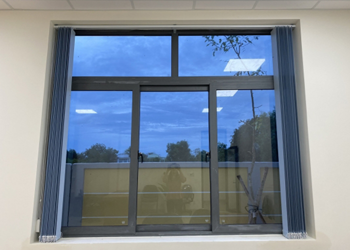 CỬA SỔ NHÔM KÍNH MỞ TRƯỢT 3 CÁNH