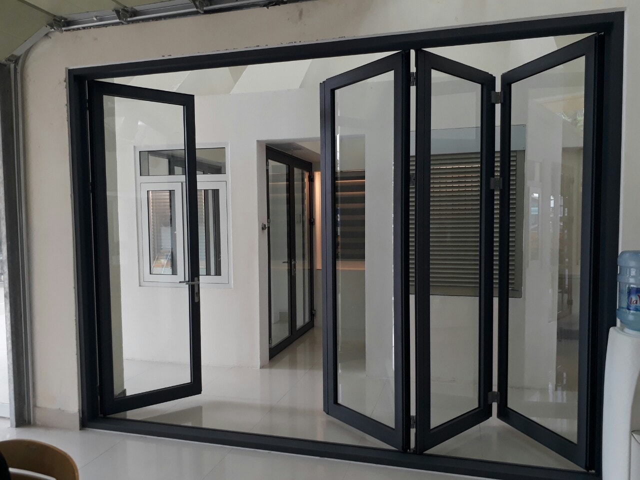 CỔNG XẾP NHÔM KÍNH HIỆN ĐẠI - Ảnh 2