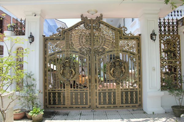 CỔNG NHÔM CỔ ĐIỂN